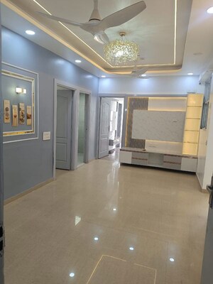 Room in 2 BHK Apartment at SCC Sapphire, Raj Nagar Extension – for Rent