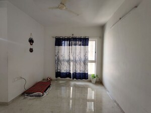 Room in 2 BHK Apartment at Lodha Amara, Kolshet Road – for Rent