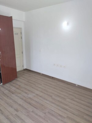 Room in 4 BHK Builder Floor at South City 2 – for Rent
