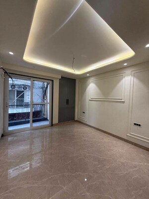 Room in 3 BHK Apartment at Chattarpur – for Rent