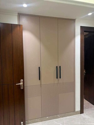 Room in 3 BHK Apartment at Chattarpur – for Rent