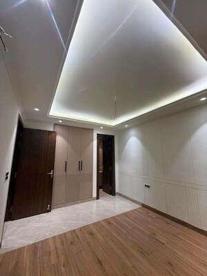Room in 3 BHK Apartment at Chattarpur – for Rent