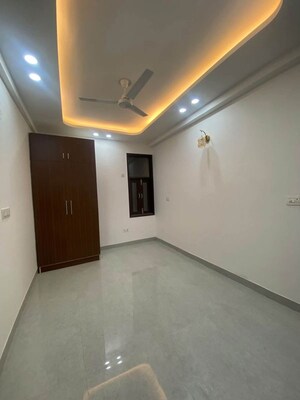 Room in 3 BHK Apartment at Chattarpur – for Rent