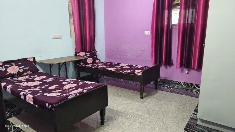 Bedroom, sector 19 Pg For Girls In Sector 19 10652780