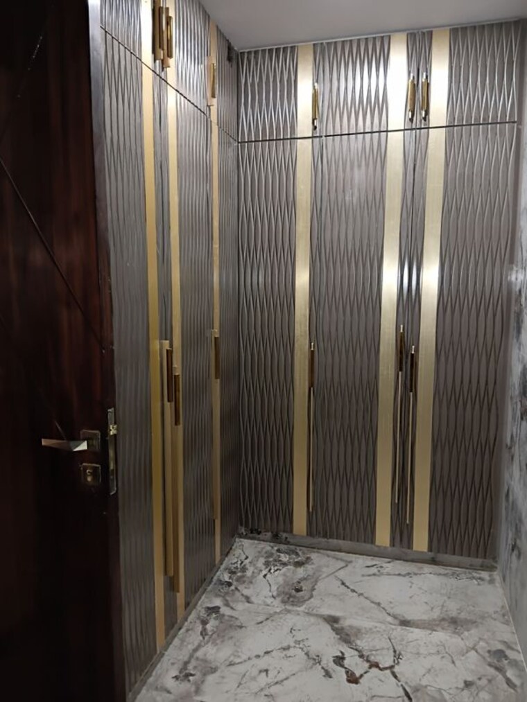 Balcony, sector 31 4 Bedroom 350 Sq.Mt. Builder Floor In Sector 31 Faridabad 10743752