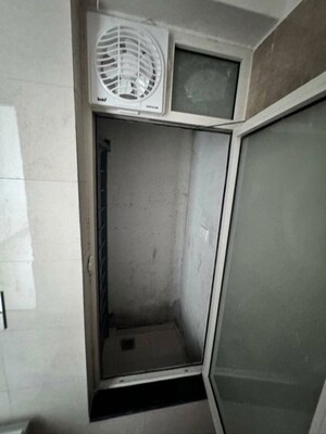Furnished Amenities in 1 BHK Apartment at Omkar Signet, Malad East – for Rent