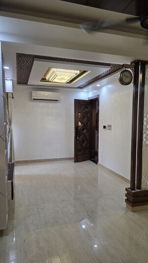 Room in 3 BHK Apartment at Dwarka – for Sale