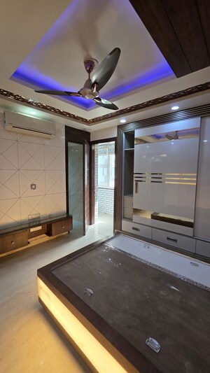 Room in 3 BHK Apartment at Dwarka – for Sale