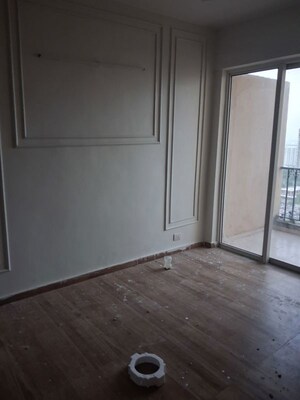 Room in 3.5 BHK Apartment at DLF Express Greens, Manesar Sector 1a – for Rent