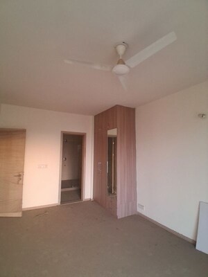 Furnished Amenities in 3.5 BHK Apartment at DLF Express Greens, Manesar Sector 1a – for Rent