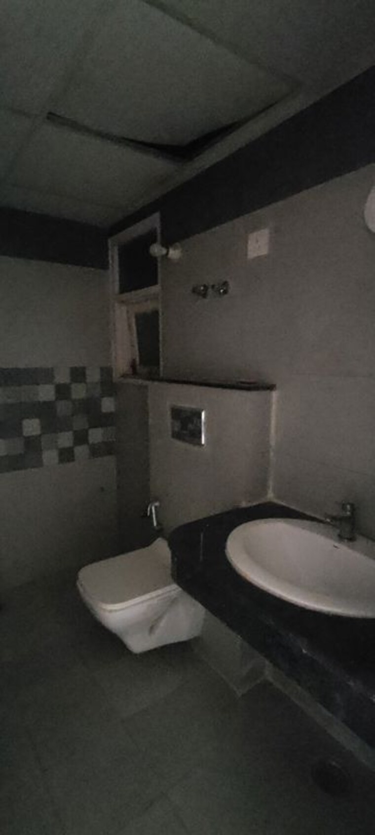 Bathroom, pareena-express-heights 3.5 Bedroom 2000 Sq.Ft. Apartment In Sector 99 Gurgaon 10743783