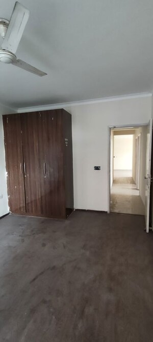 Room in 3.5 BHK Apartment at Pareena Express Heights, Sector 99 – for Rent
