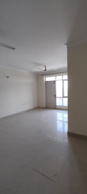 Room in 3.5 BHK Apartment at Pareena Express Heights, Sector 99 – for Rent