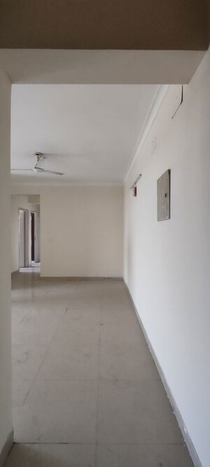 Room in 3.5 BHK Apartment at Pareena Express Heights, Sector 99 – for Rent