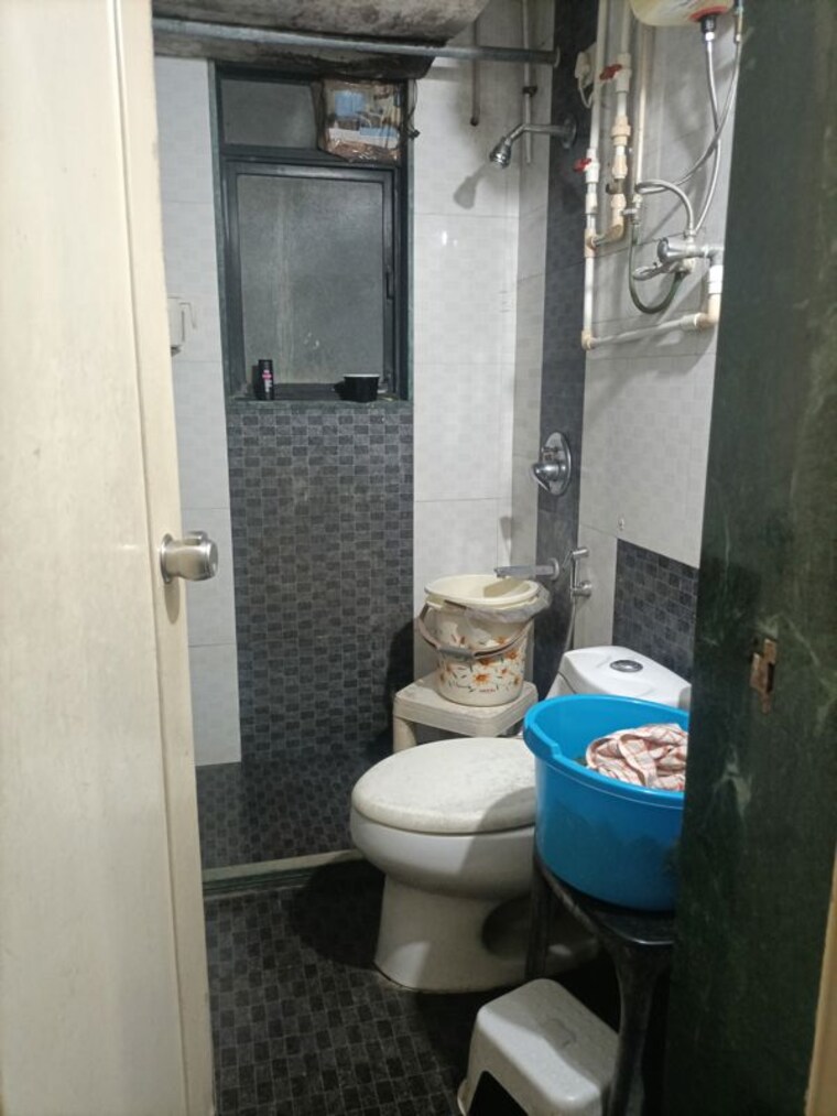 Bathroom, karve nagar 2 Bedroom 900 Sq.Ft. Apartment In Karve Nagar Pune 10743803