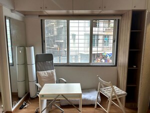 Team Area in 1 BHK Apartment at Panom Park, Vile Parle East – for Sale
