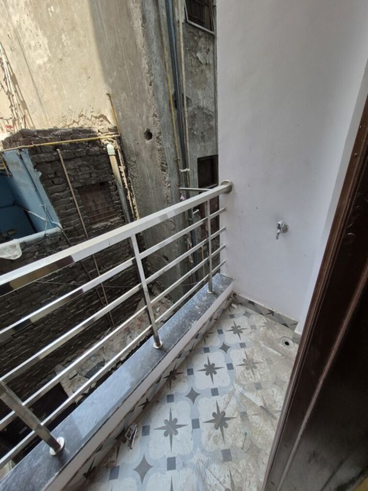 Balcony, mayur vihar 2.5 Bedroom 680 Sq.Ft. Builder Floor In Mayur Vihar Delhi 10743843