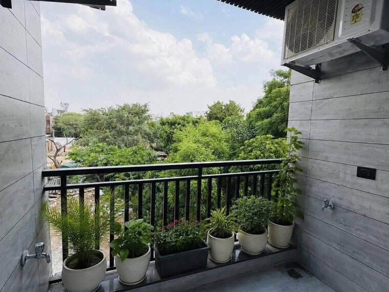 Balcony, saket 1 Bedroom 500 Sq.Ft. Apartment In Saket Delhi 10743911