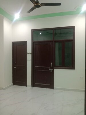 Room in 3 BHK Apartment at Express Green, Sector 44 – for Rent