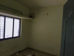 Room in  Apartment at New Paccha Peth – for Sale
