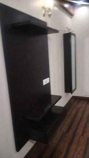 Room in 3 BHK Apartment at Vip Road – for Rent