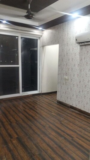 Room in 3 BHK Apartment at Vip Road – for Rent