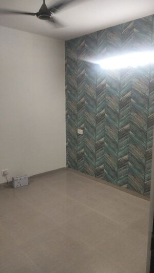 Room in 3 BHK Apartment at Vip Road – for Rent