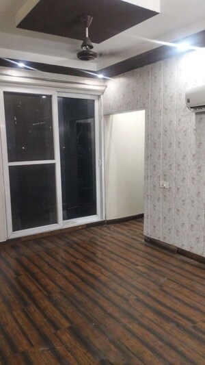 Room in 3 BHK Apartment at Vip Road – for Rent