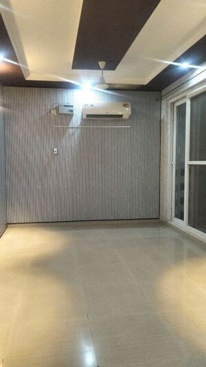 Room in 3 BHK Apartment at Vip Road – for Rent