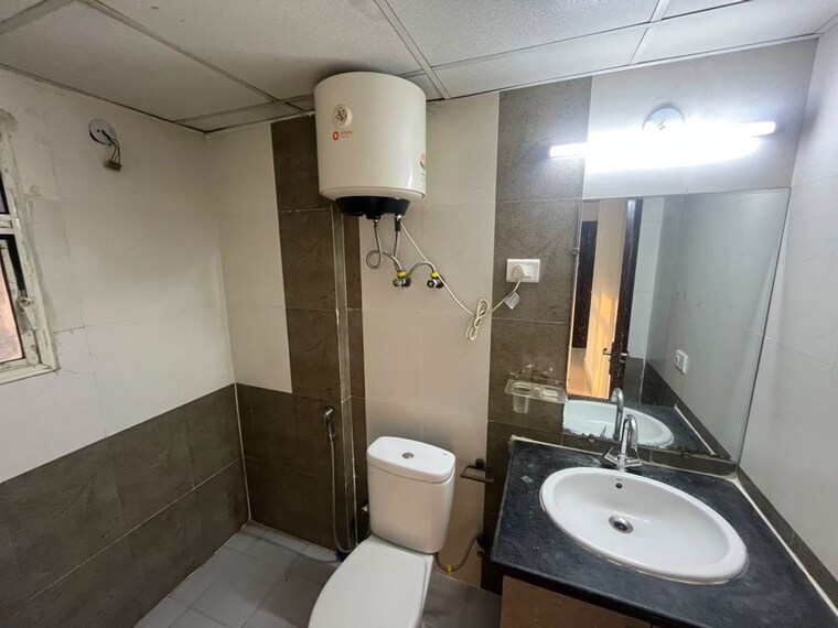 Bathroom, nimbus-the-hyde-park 3 Bedroom 1550 Sq.Ft. Apartment In Sector 78 Noida 10744012