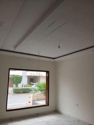 Room in 3 BHK Independent House at Sector 9 – for Rent