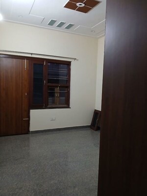 Room in 2 BHK Independent House at Sector 14 – for Rent