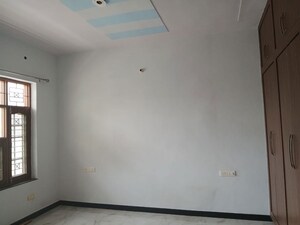 Room in 2 BHK Independent House at Sector 14 – for Rent