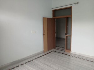 Room in 2 BHK Independent House at Sector 14 – for Rent