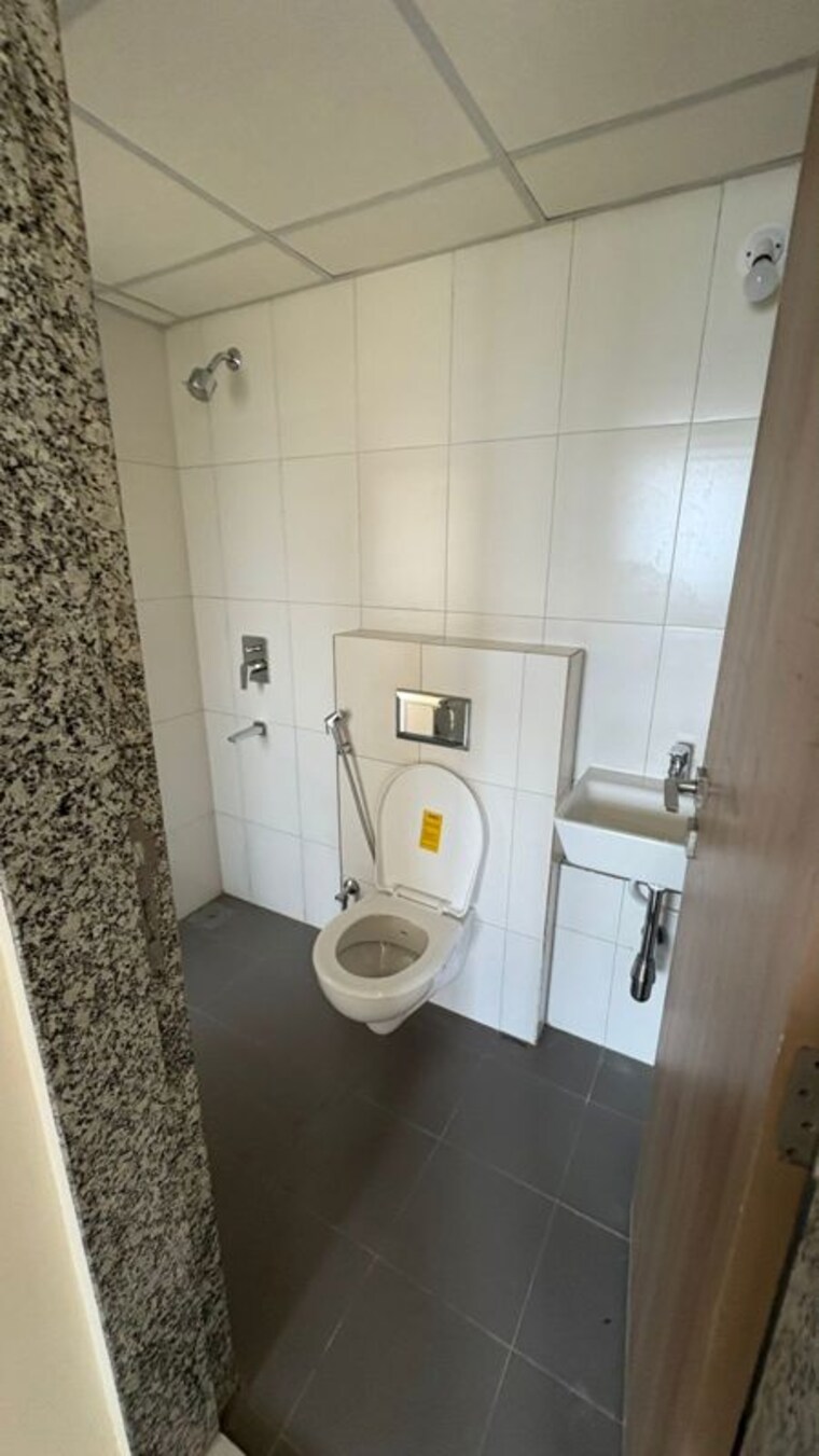 Bathroom, godrej-nirvaan 1 Bedroom 461 Sq.Ft. Apartment In Themghar Thane 10744130