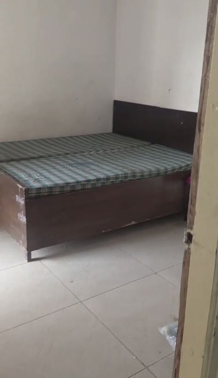Bedroom, paras-tierea 2 Bedroom 925 Sq.Ft. Apartment In Sector 137 Noida 10743920