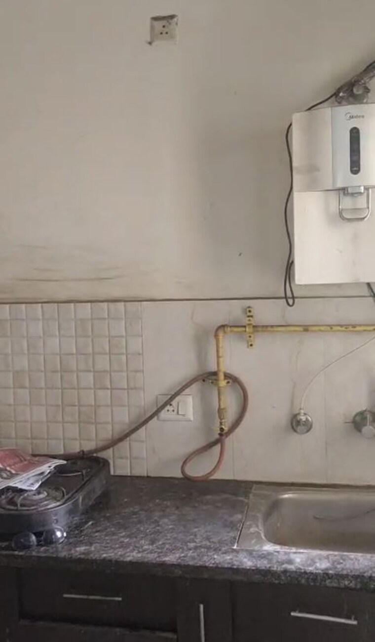 Bathroom, paras-tierea 2 Bedroom 925 Sq.Ft. Apartment In Sector 137 Noida 10743920