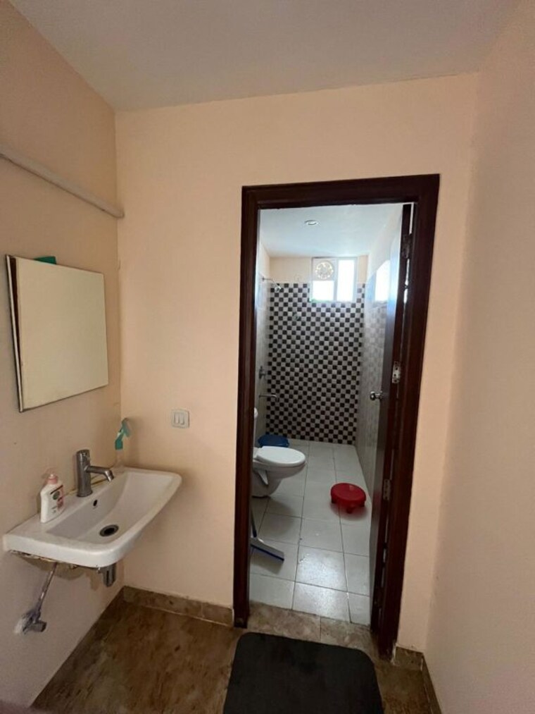 Attached Bathroom, sahastradhara road 4 Bedroom 2775 Sq.Ft. Apartment In Sahastradhara Road Dehradun 10744235