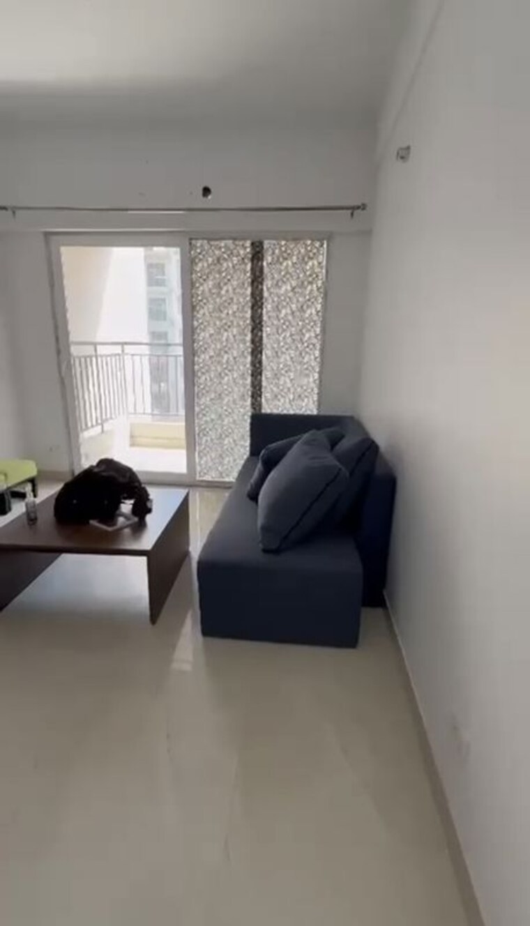 Living Room, paras-tierea 2 Bedroom 925 Sq.Ft. Apartment In Sector 137 Noida 10744236