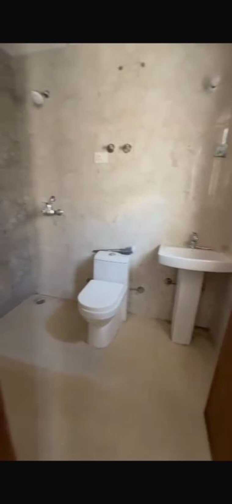 Bathroom, paras-tierea 2 Bedroom 925 Sq.Ft. Apartment In Sector 137 Noida 10744236
