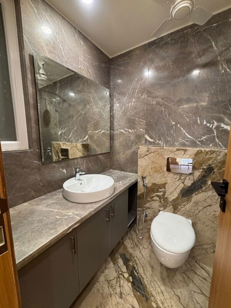 Attached Bathroom, sarvodaya enclave 3 Bedroom 1800 Sq.Ft. Builder Floor In Sarvodaya Enclave Delhi 10744292