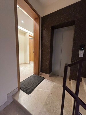  3 BHK Builder Floor at Sarvodaya Enclave – for Rent