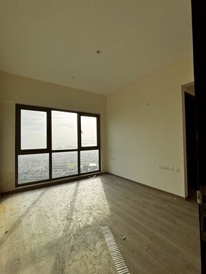 Room in 3.5 BHK Apartment at Sheth Auris Serenity Tower 3, Malad West – for Rent