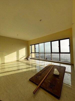 Room in 3.5 BHK Apartment at Sheth Auris Serenity Tower 3, Malad West – for Rent