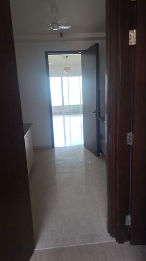 Room in 3 BHK Apartment at Lokhandwala Minerva Mahalaxmi, Mahalaxmi – for Rent
