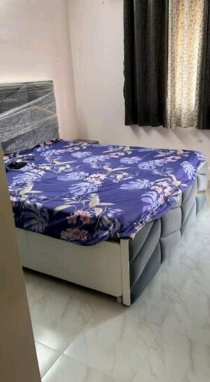 Bedroom in 3 BHK Apartment at Experion Capital, Gomti Nagar – for Rent