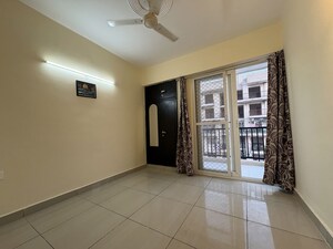 Room in 2.5 BHK Apartment at La Residentia, Tech Zone 4 Greater Noida – for Rent