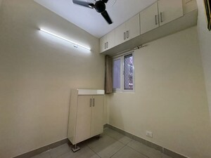 Room in 2.5 BHK Apartment at La Residentia, Tech Zone 4 Greater Noida – for Rent