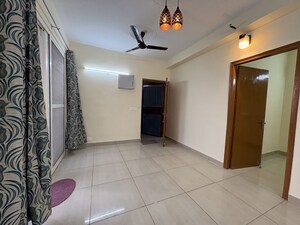 Room in 2.5 BHK Apartment at La Residentia, Tech Zone 4 Greater Noida – for Rent