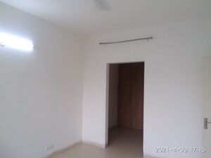 Room in 4 BHK Apartment at SS Linden, Sector 84 – for Rent
